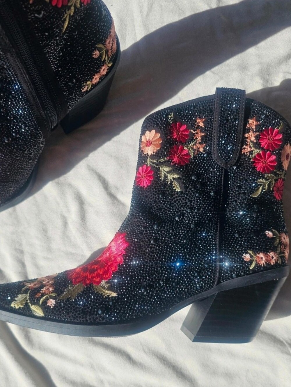 NWOTš„Black floral rhinestone cowboy boots Size 8.5 - Picture 2 of 3